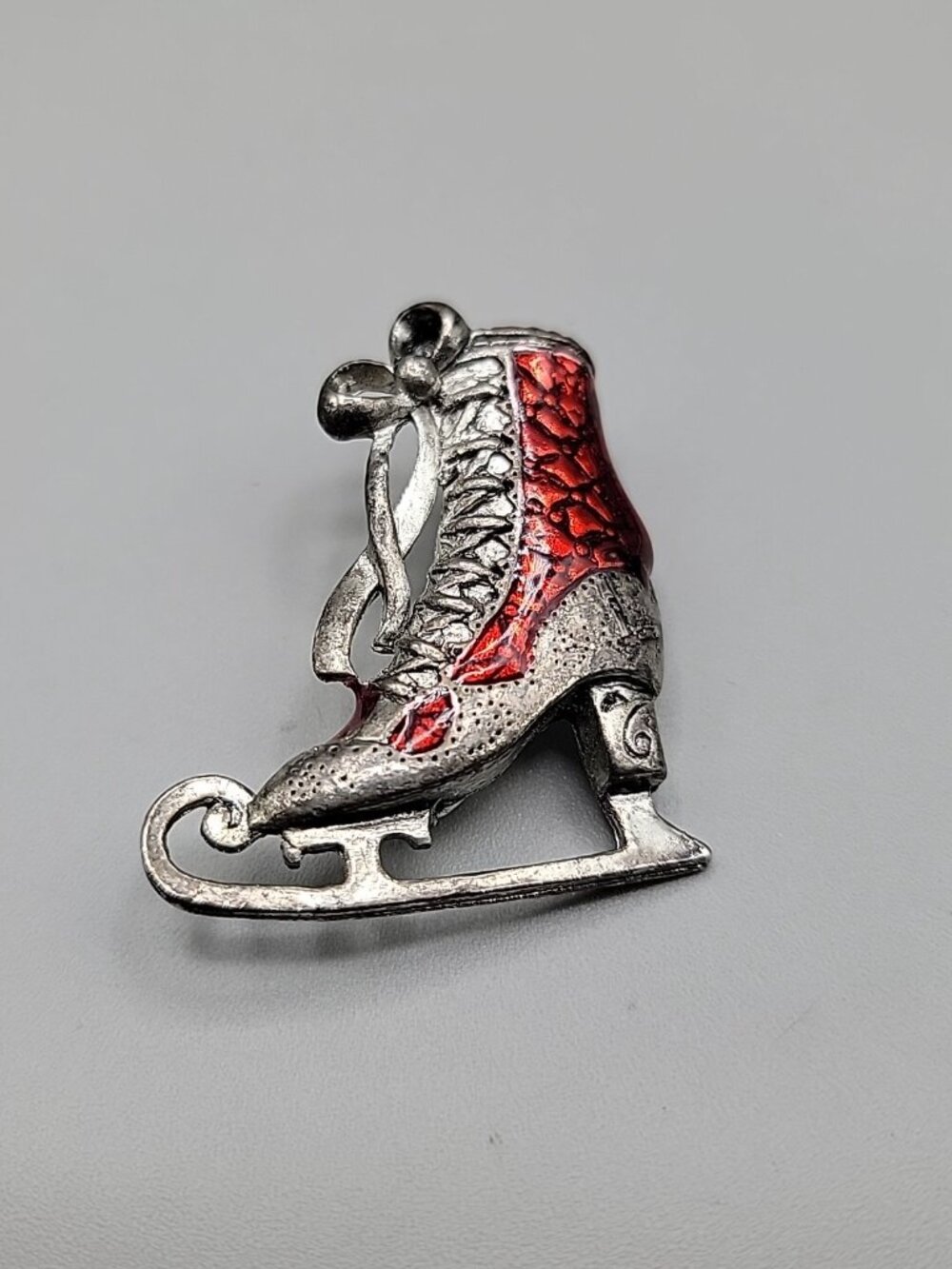 Vintage Red & Silver Tone Ice Skate Brooch Laced Up With Bow - Picture 6 of 7